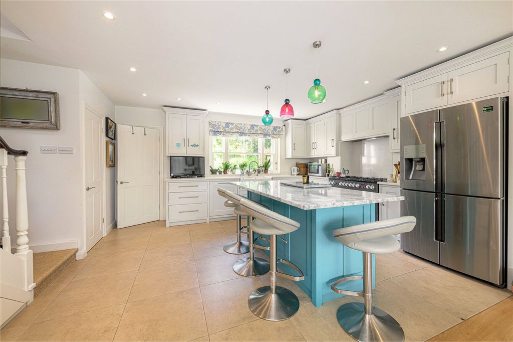 Property photo 2 of 18 Kitchen