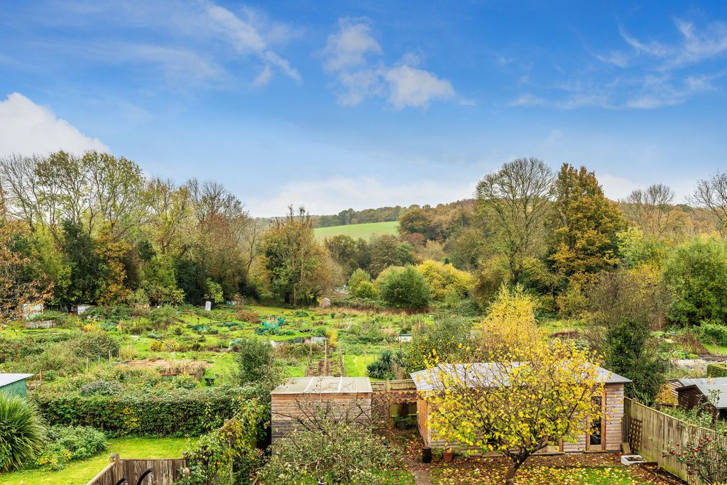 Property photo 2 of 25 43-High-Street-18