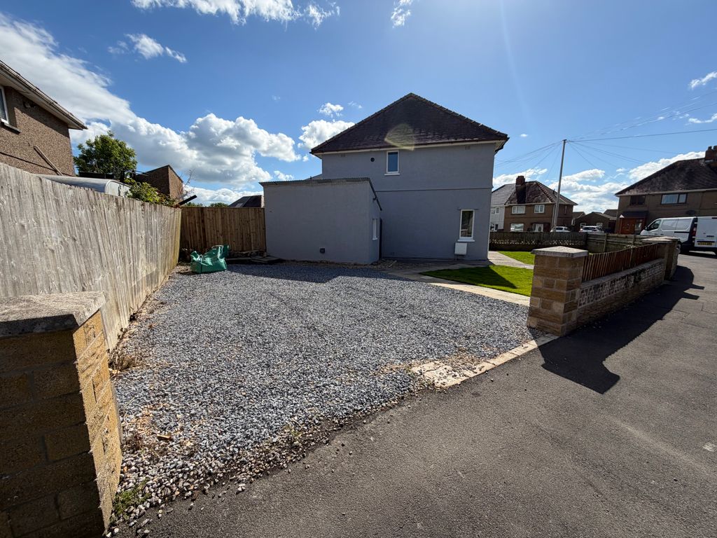 Property photo 2 of 21
