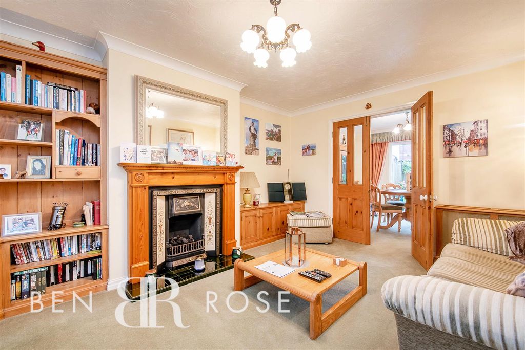 Property photo 2 of 28 Lounge