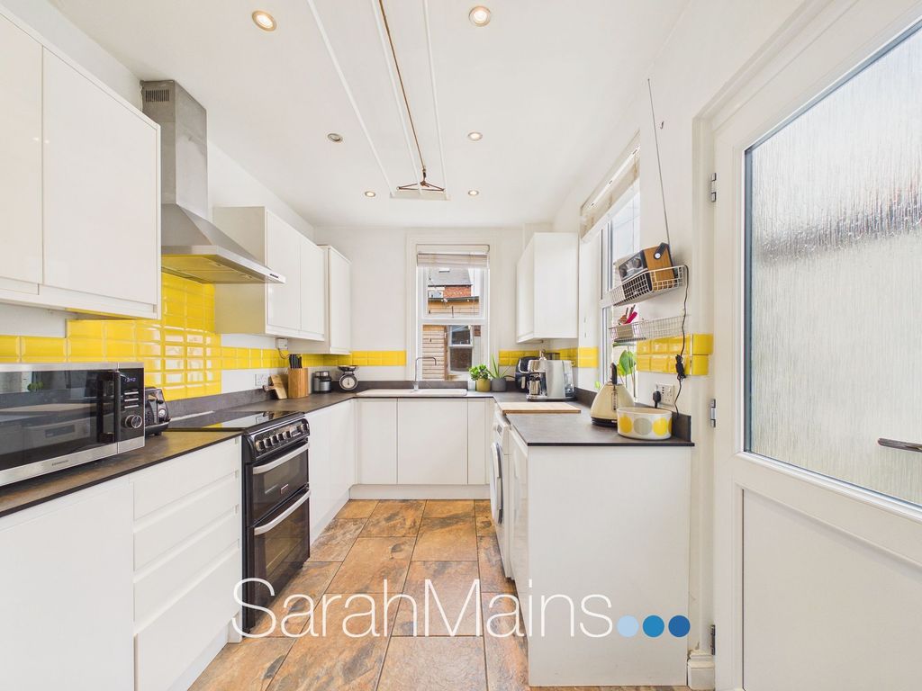 Property photo 3 of 17 Kitchen