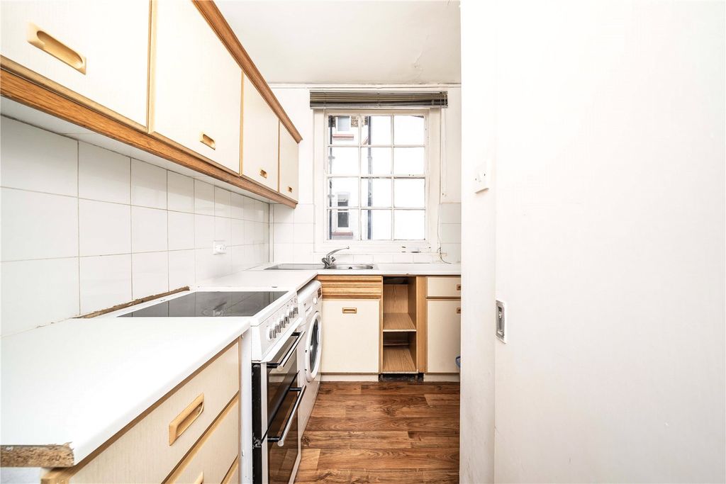 Property photo 2 of 9 Kitchen