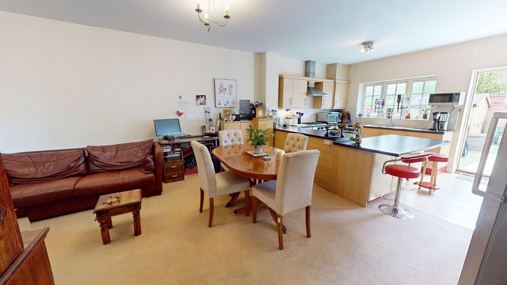 Property photo 2 of 17 Media Image 01