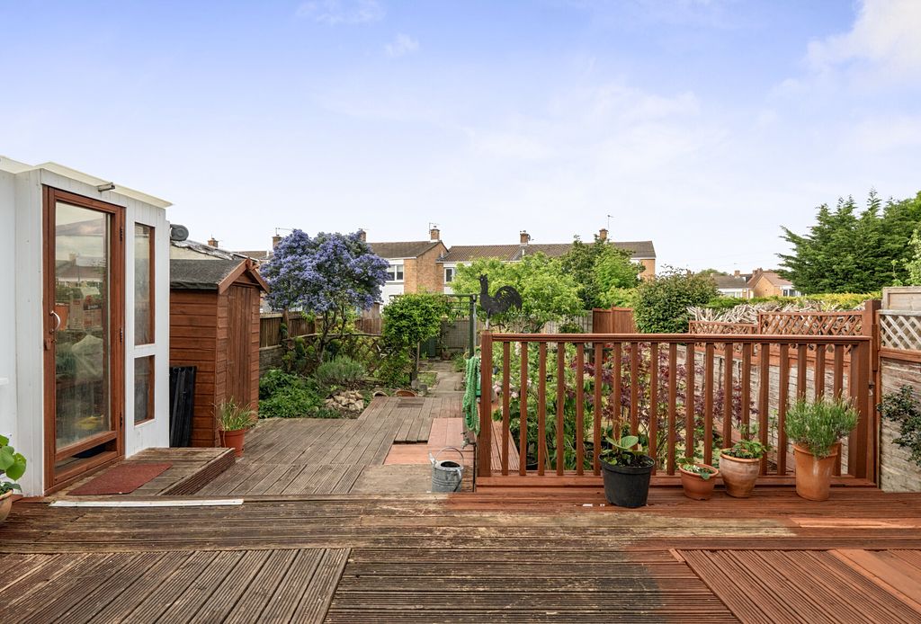 Property photo 1 of 18 1457460-15-69Fb77...
