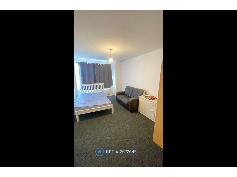 Property photo 2 of 11 Bedroom 1