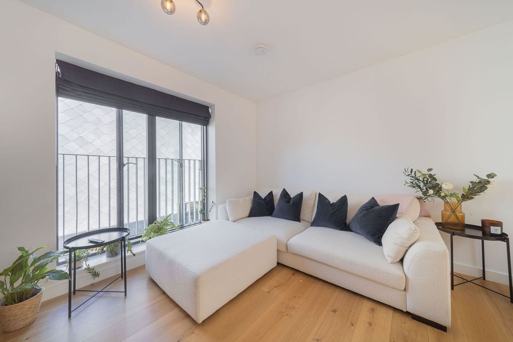 Property photo 2 of 22 Makers0E843748424Makersplace-25.Jpg