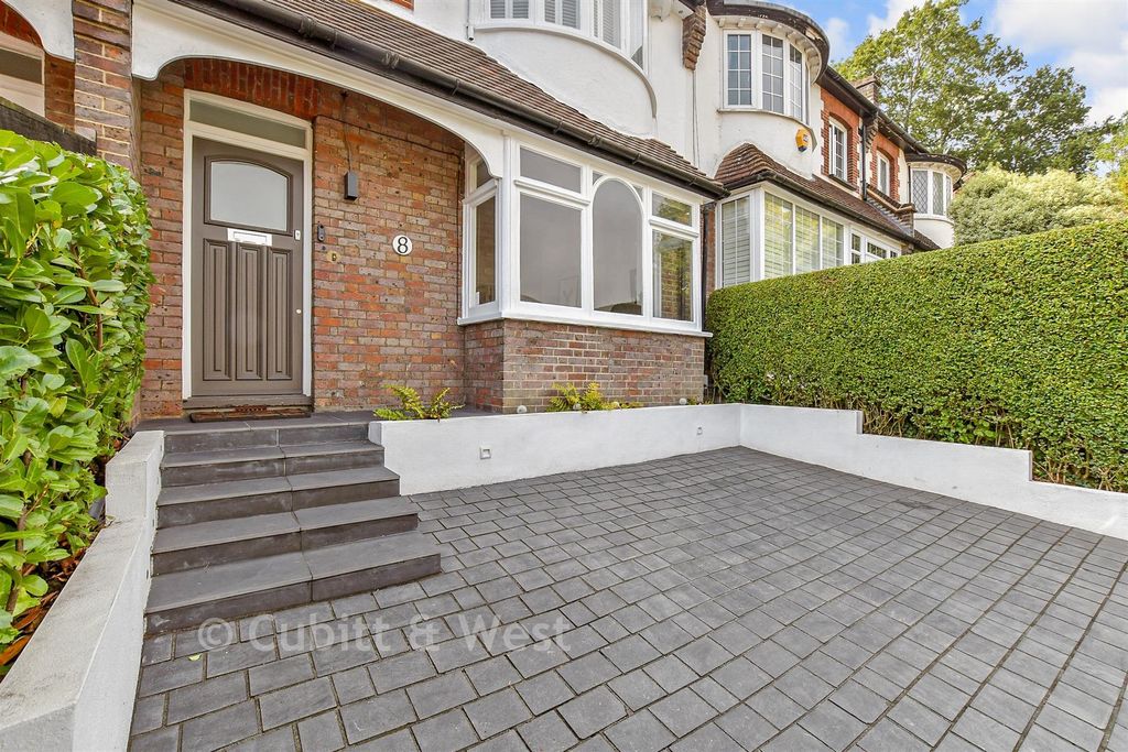 Property photo 2 of 23 Driveway/Parking