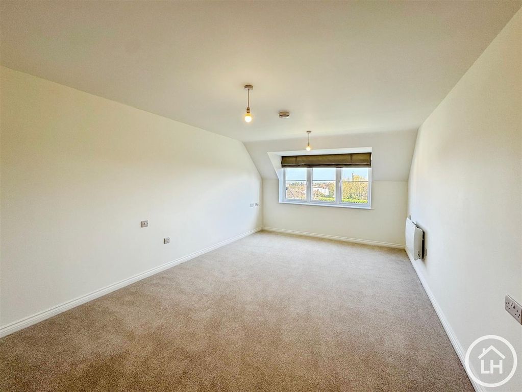 Property photo 2 of 11 Lounge