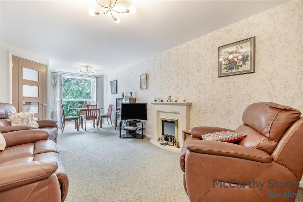 Property photo 3 of 18 8662643-Interior11.Jpg
