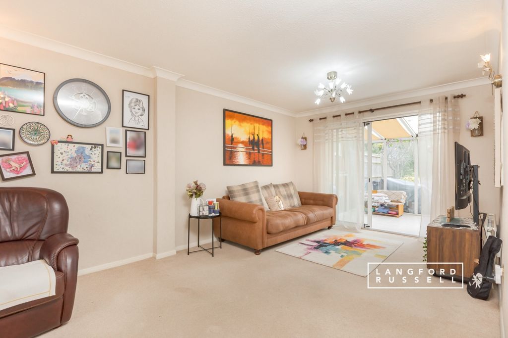 Property photo 2 of 10 Lounge