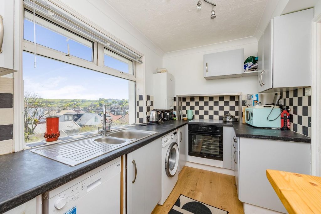 Property photo 2 of 13 Ardingly Road-6.Jpg
