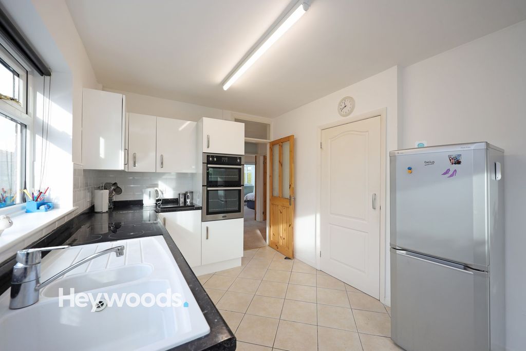 Property photo 3 of 33