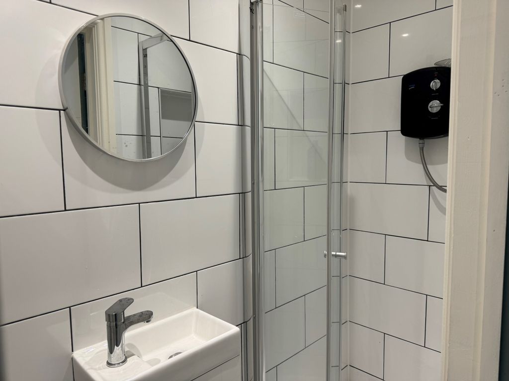 Property photo 2 of 4 En-Suite