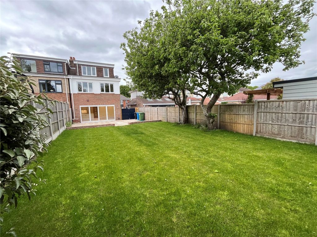 Property photo 2 of 22 Garden