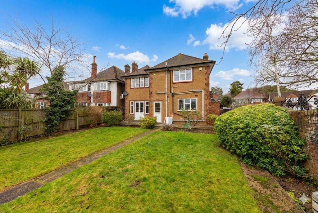 Property photo 2 of 25