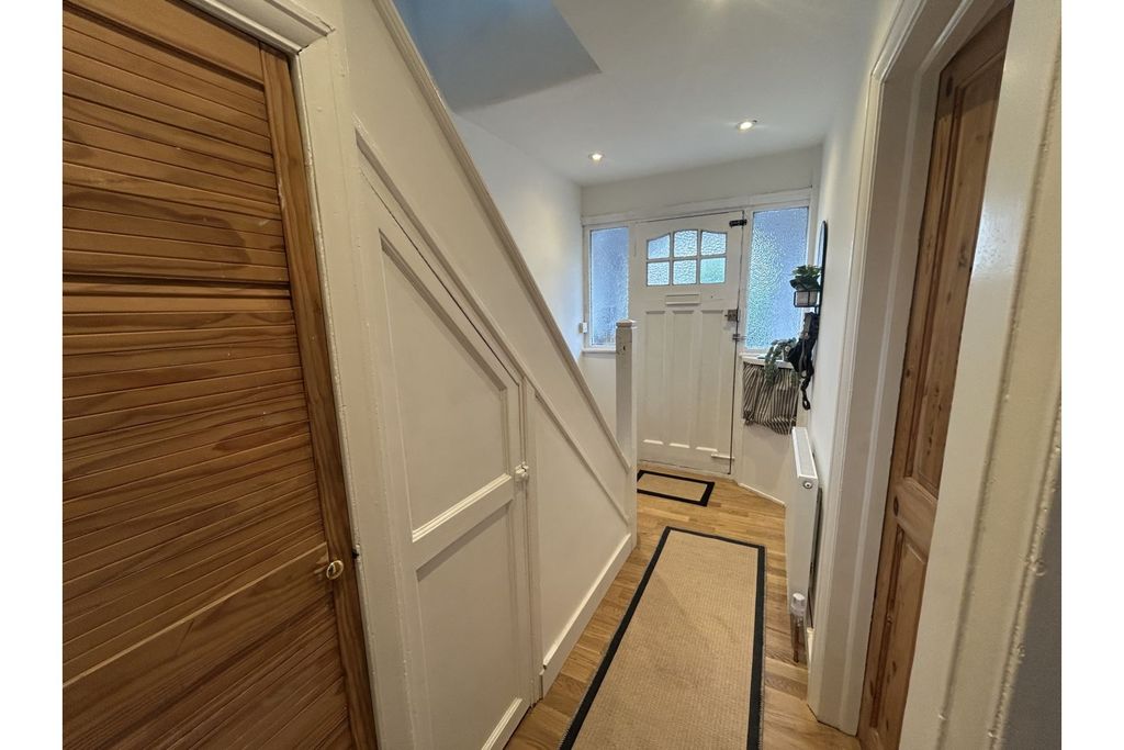 Property photo 3 of 16 Entrance Hallway