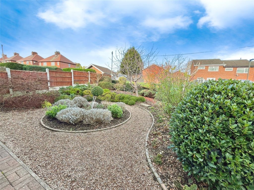 Property photo 2 of 12 Side Garden