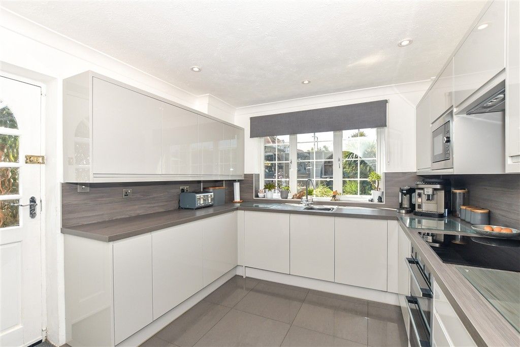 Property photo 3 of 16 Kitchen