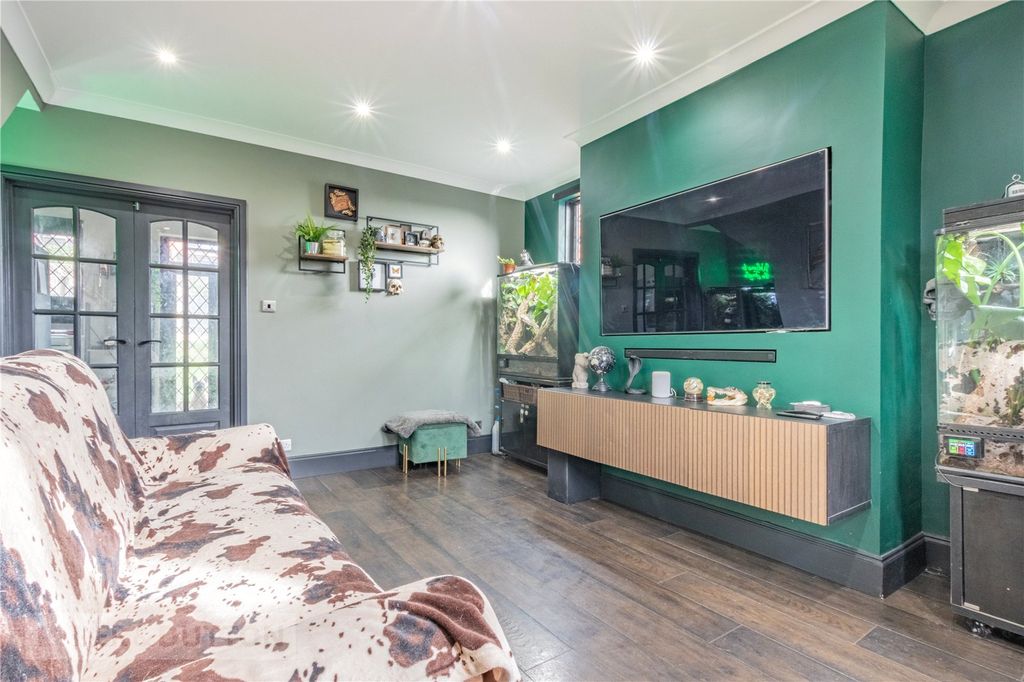 Property photo 2 of 14 Lounge