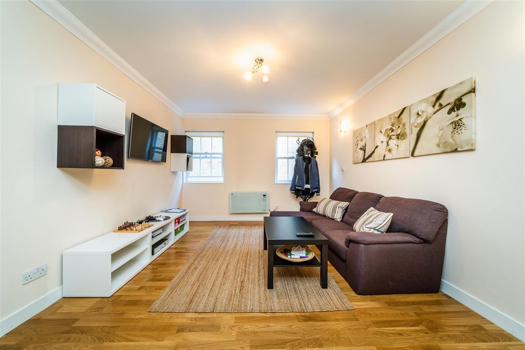 Property photo 2 of 8