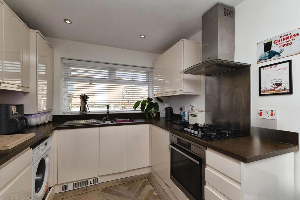 Property photo 3 of 14 Pbox-Img.Jpg