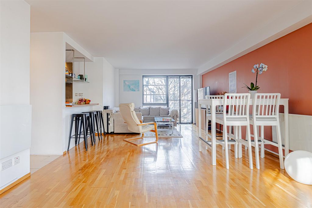 Property photo 1 of 26 Ice Wharf (14).Jpg