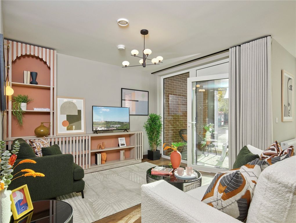 Property photo 3 of 10 Show Home