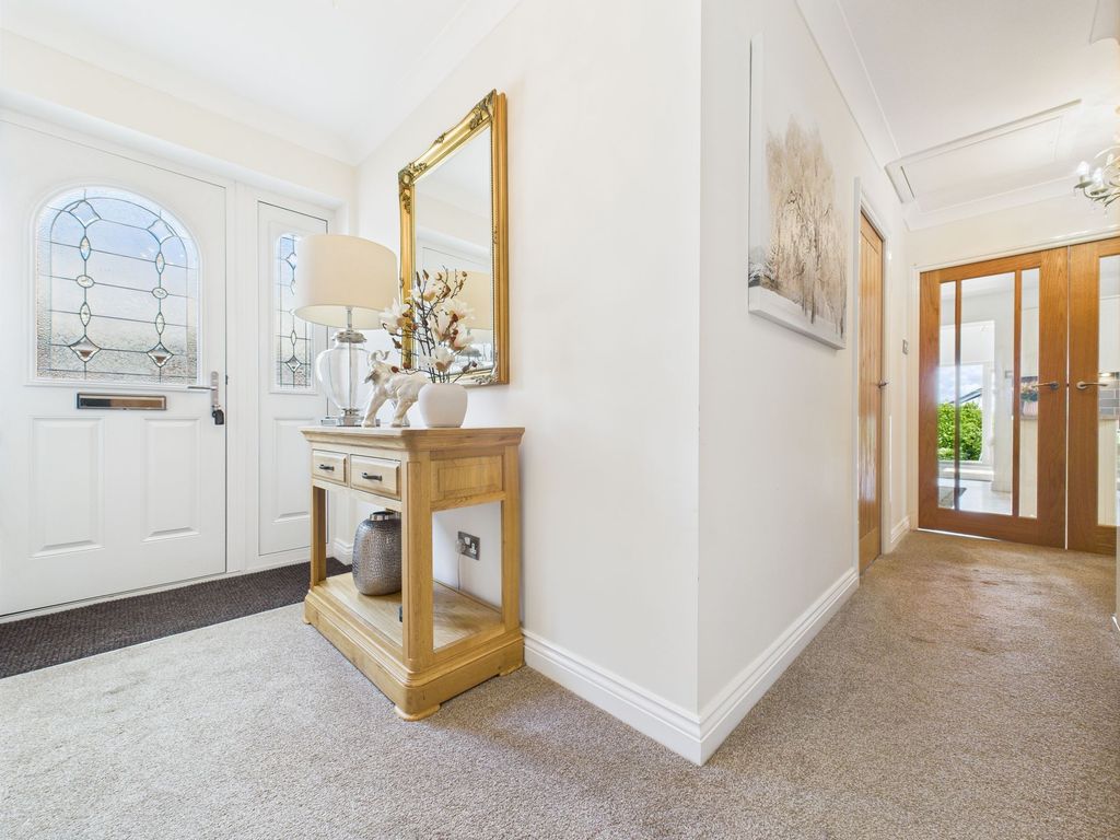 Property photo 2 of 21 Entrance Hall