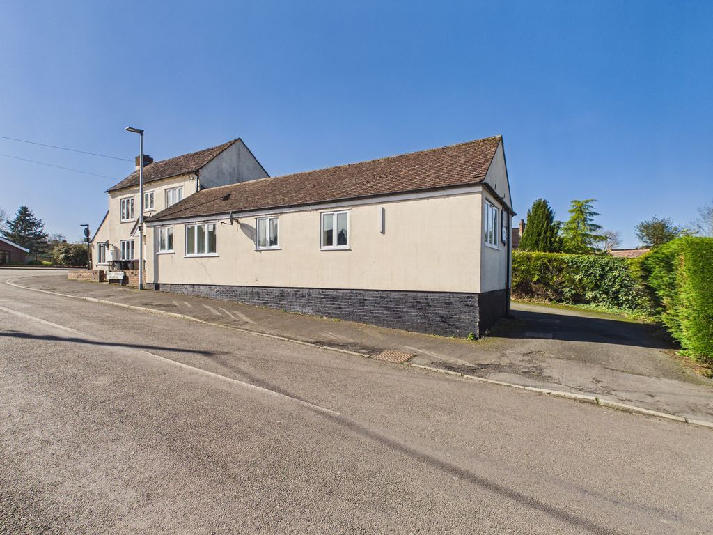 Property photo 1 of 10 Photo 9