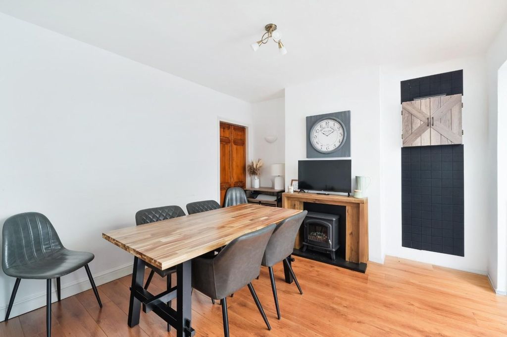 Property photo 3 of 19 Keston Avenue