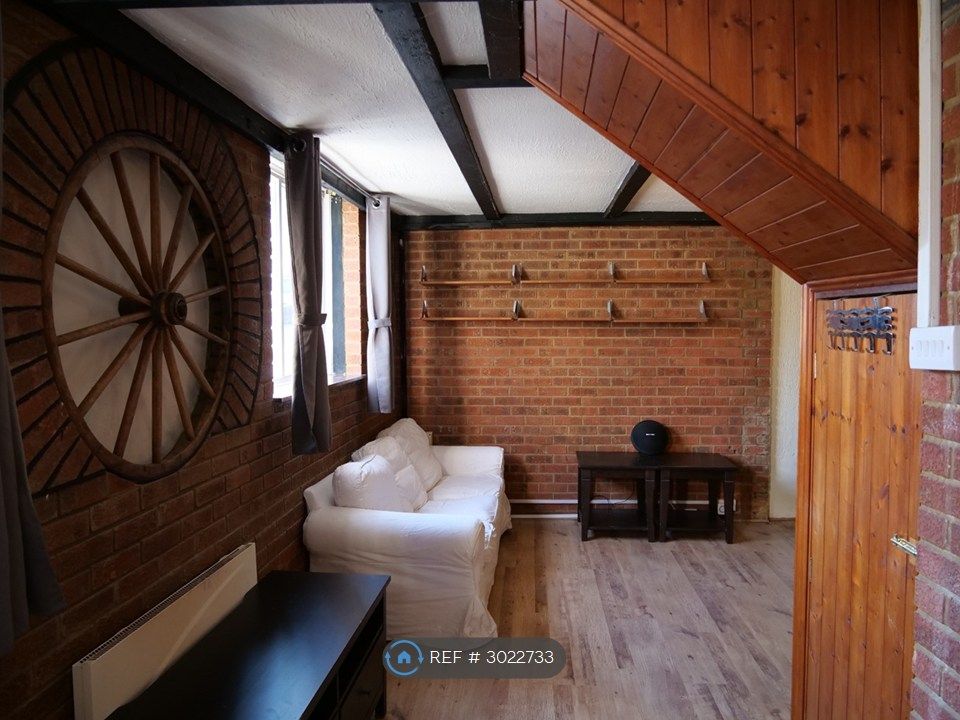 Property photo 1 of 19 Living 1