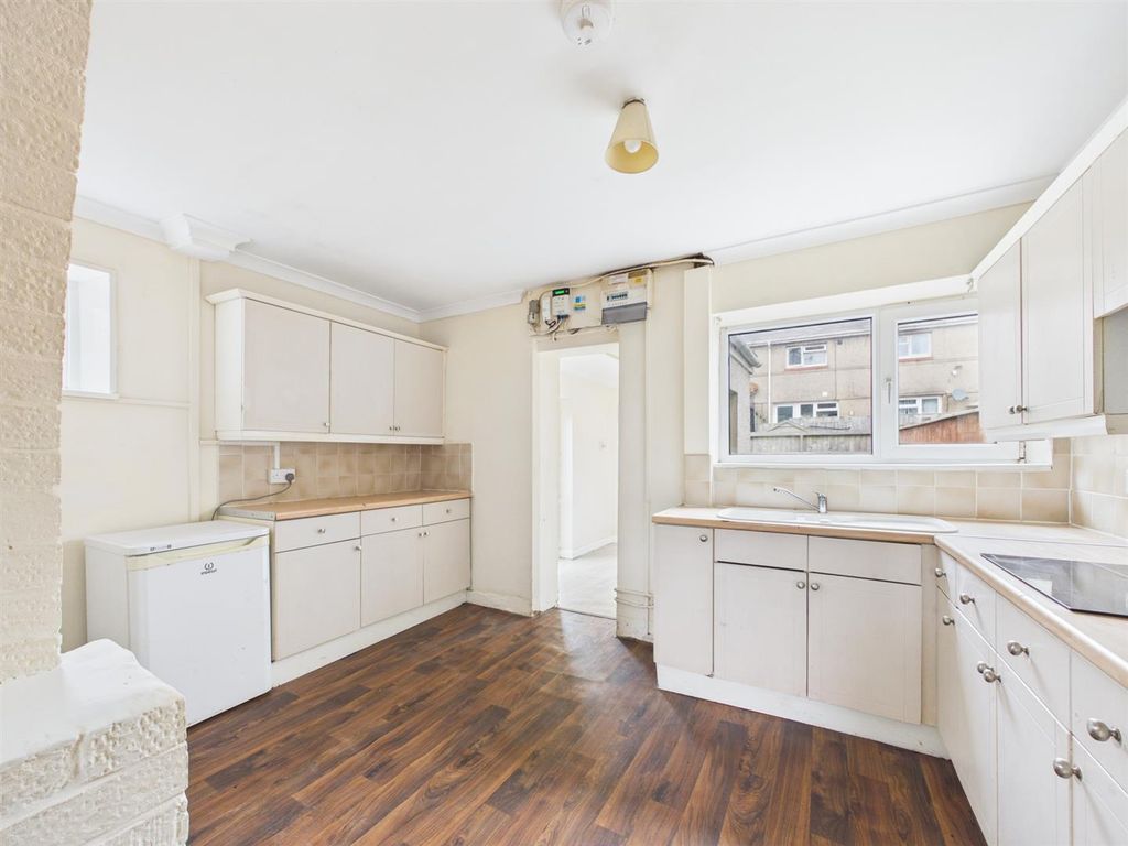 Property photo 3 of 10 Cam04045G0-Pr0094-Still003.Jpg