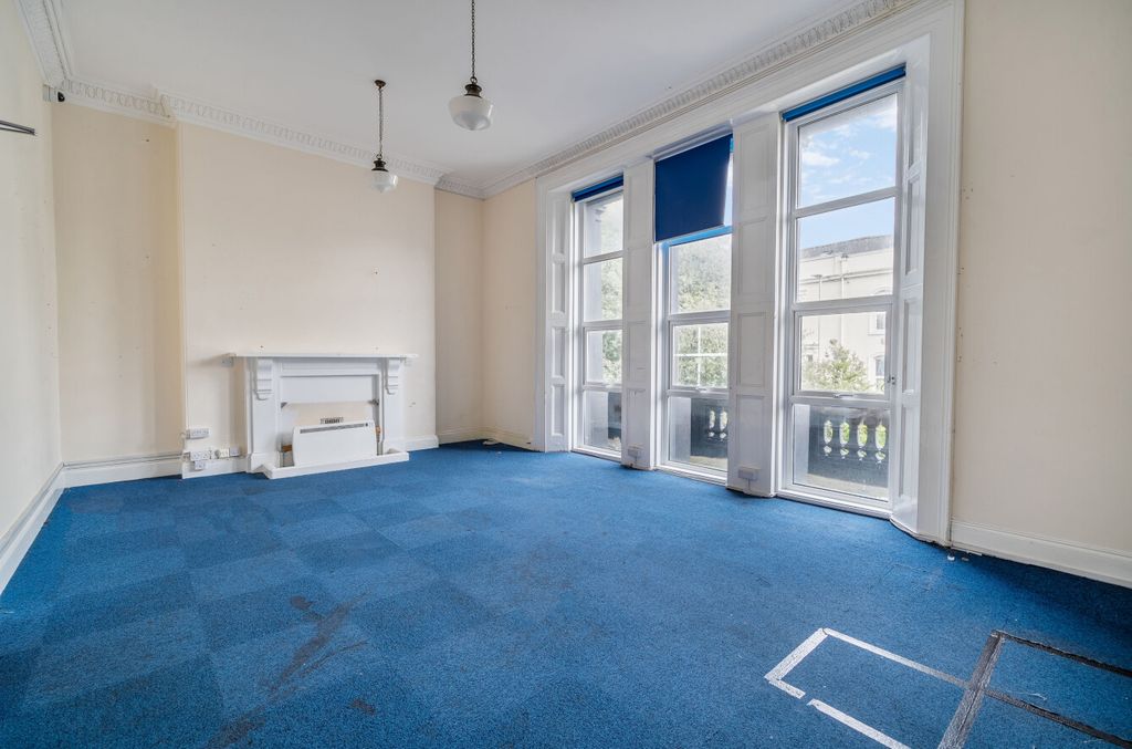 Property photo 2 of 22 1374748-9-6908E09...