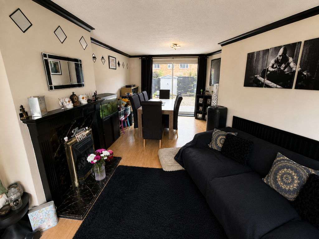 Property photo 2 of 11 Lounge