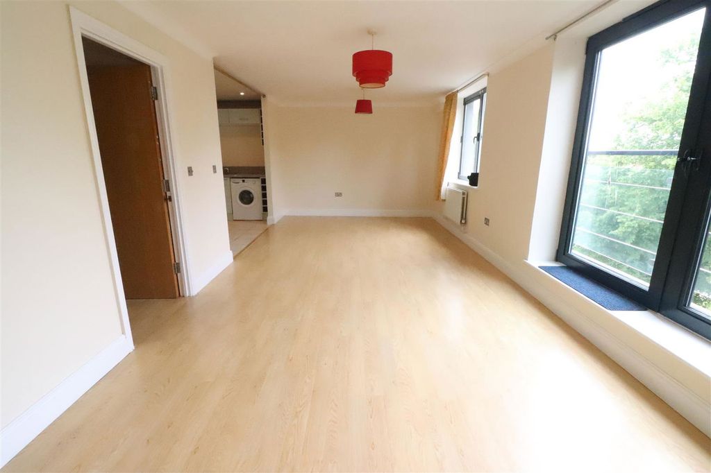 Property photo 3 of 9