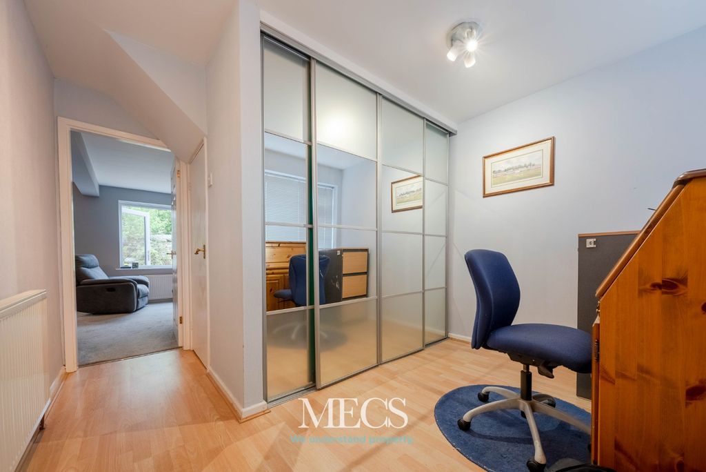 Property photo 2 of 15 4882003