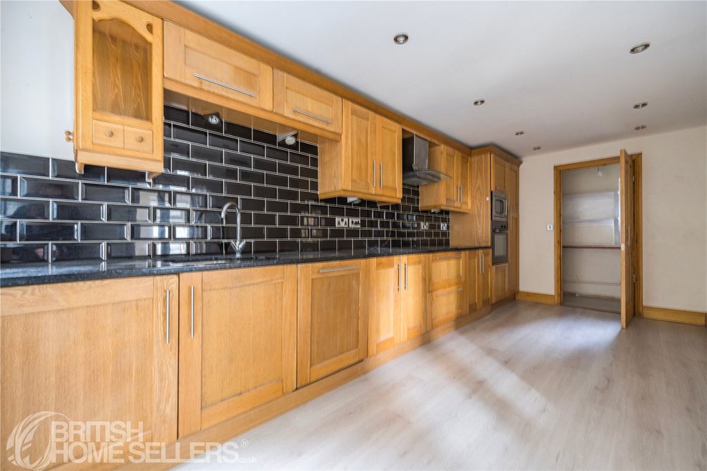 Property photo 2 of 19 Picture No. 14