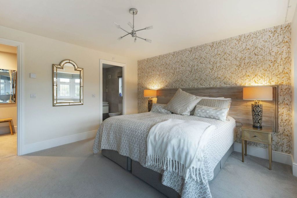 Additional image 7 of 4 bed detached house for saleJennings Road, Marlborough SN8