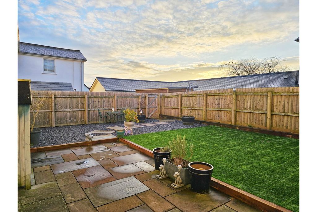 Property photo 3 of 18 Garden