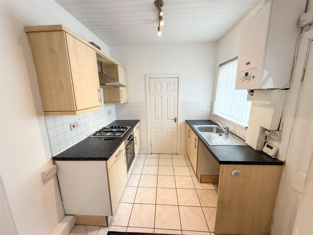 Property photo 2 of 11 Kitchen