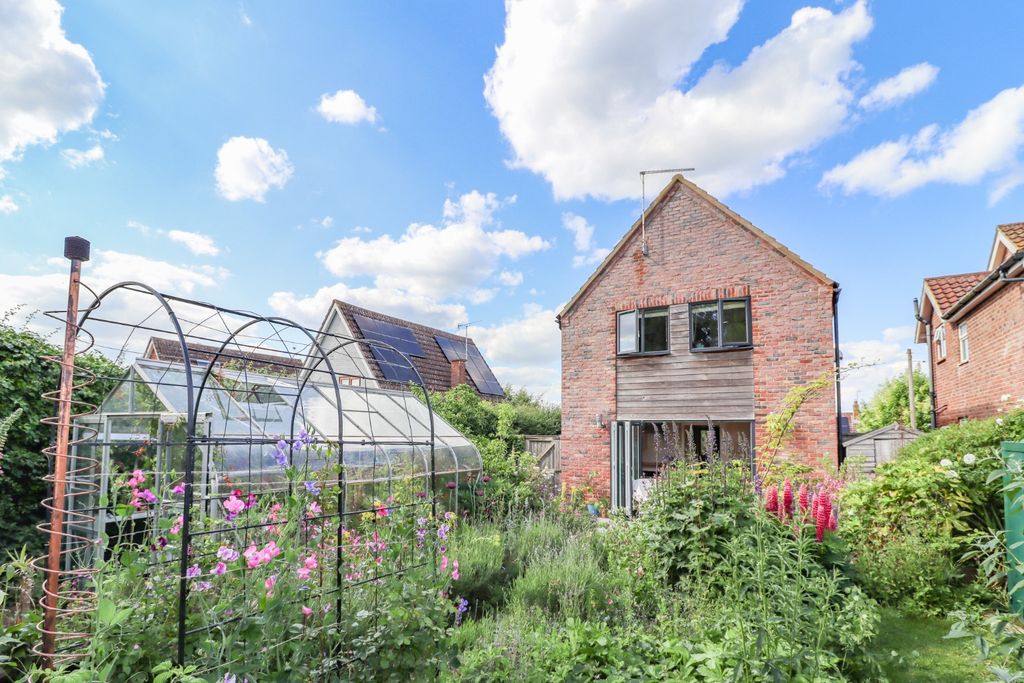 Property photo 3 of 36 4198745