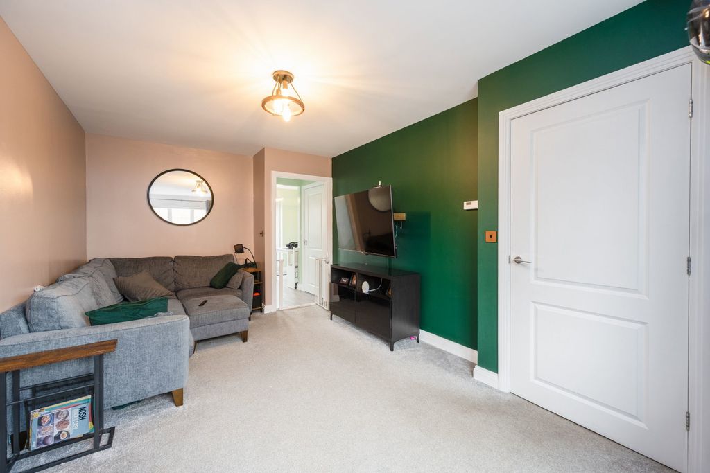 Property photo 3 of 19