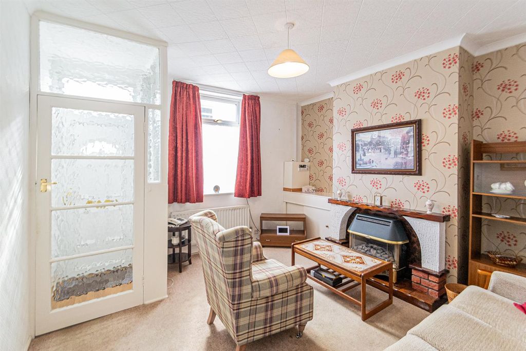 Property photo 2 of 10 Lounge