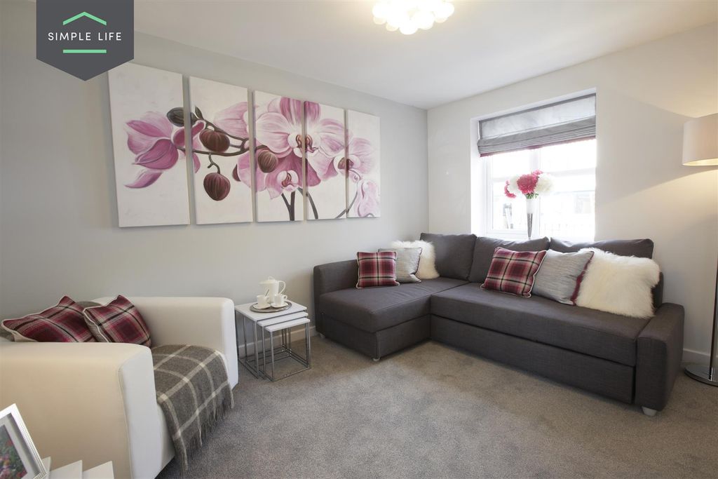 Property photo 2 of 8 Eston_Living1.Jpg