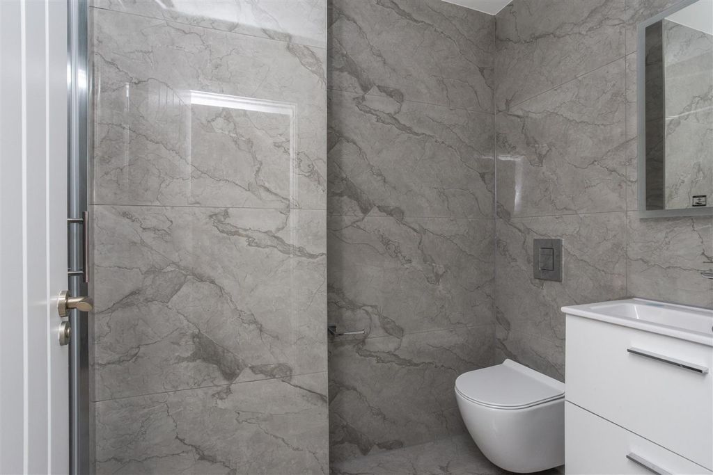 Property photo 3 of 5 Flat 3 325010 08.Jpg