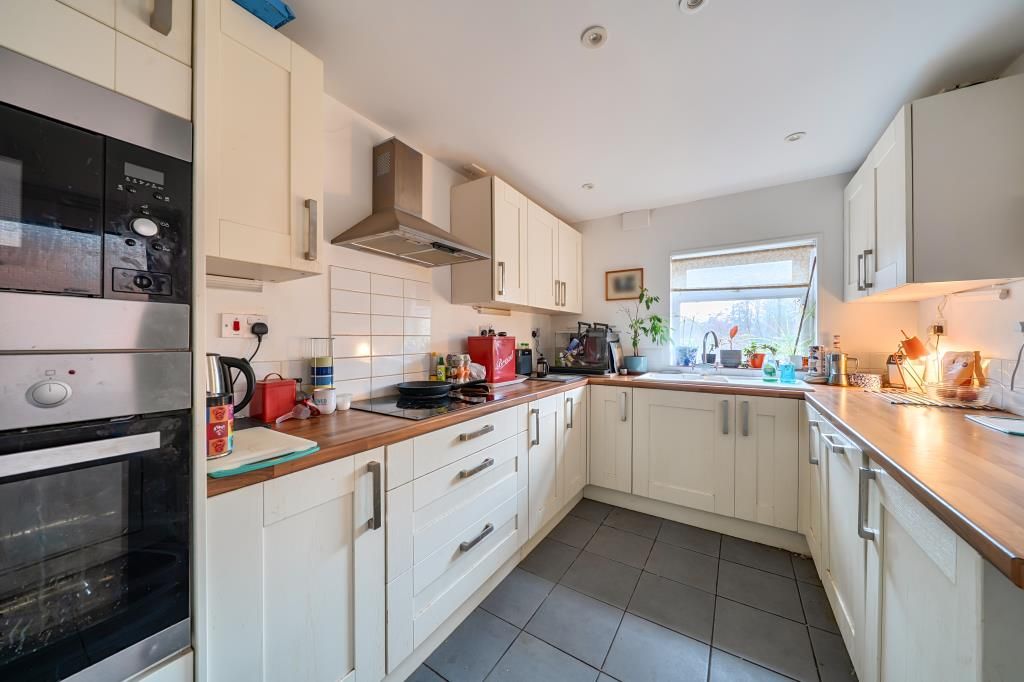 Property photo 3 of 20 Kitchen