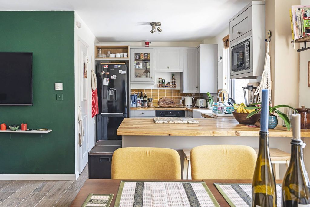 Property photo 1 of 11
