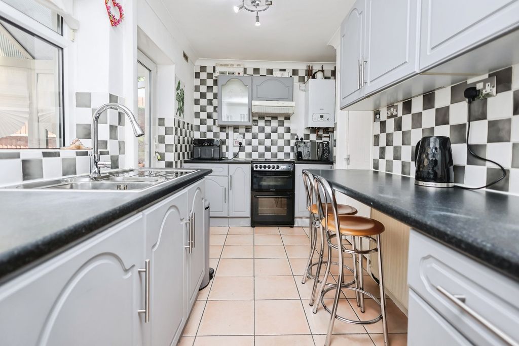 Property photo 3 of 19 Pbox-Img.Jpg