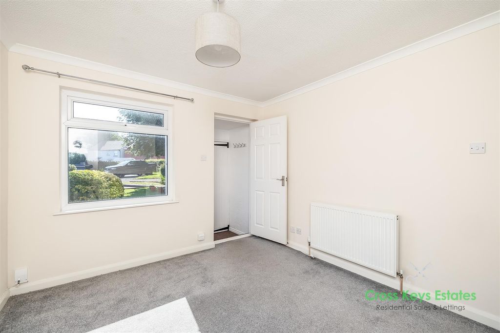 Property photo 3 of 11 Sitting Room