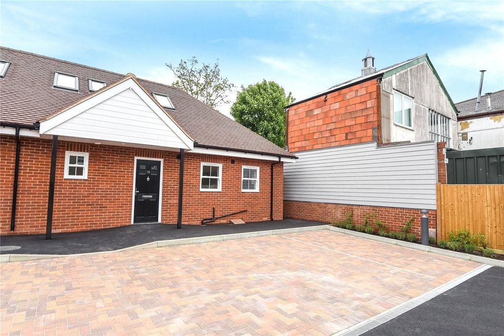 Property photo 1 of 7 Front